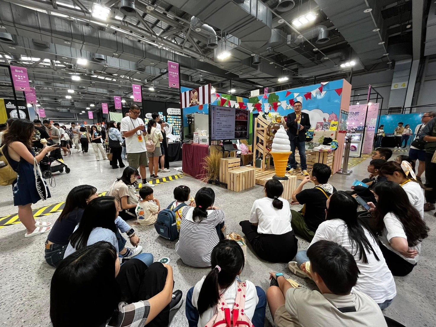「N型神人職人小學堂」參加「雜學校2024國際教育創新博覽會」自主搭建品牌交流互動平台，青年發展處處長也至現場分享彰化創業資源｜圖片來源：參與現場分享活動之彰化品牌「天香羊肉爐」提供